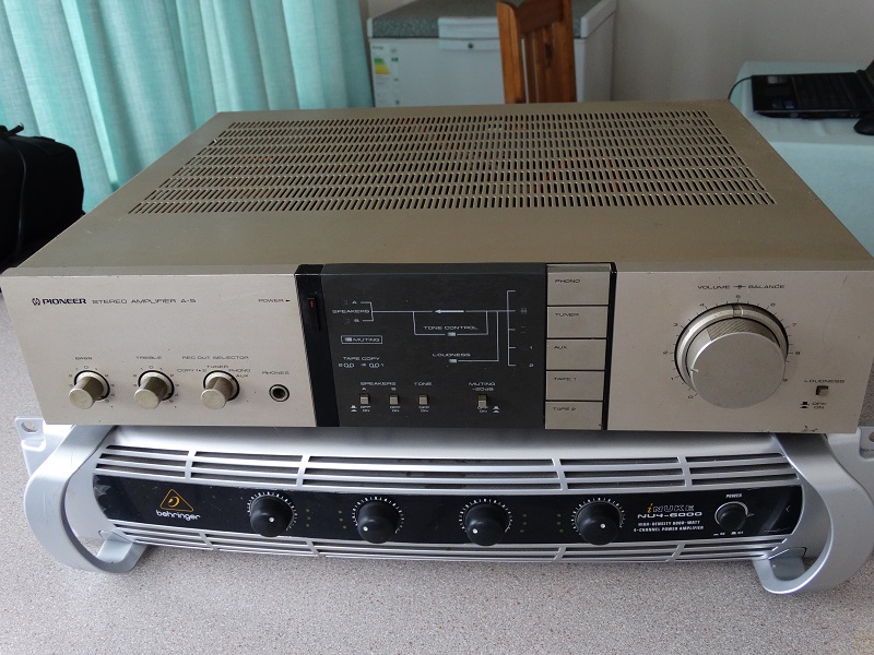 Class D Behringer iNuke NU4-6000
