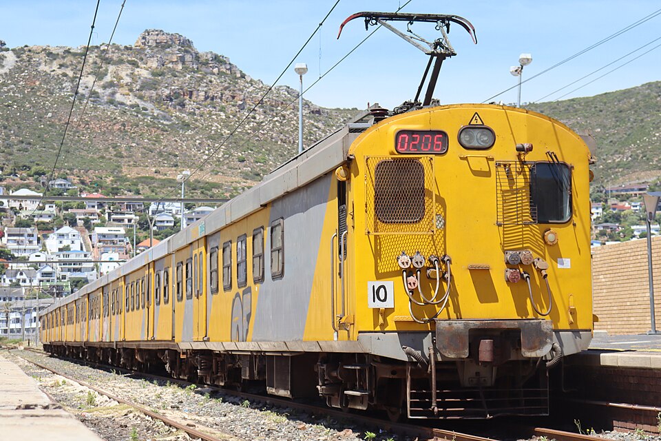 PRASA 5M2 at Fish Hoek station