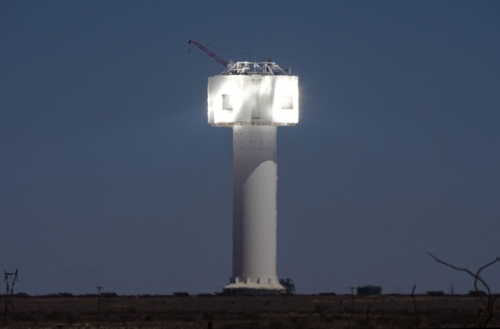 Solar One seen from outside the plant (Kanoneiland)